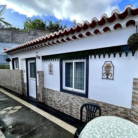 Modern Minimalist Studio With Essential Comfort Funchal  Extérieur photo
