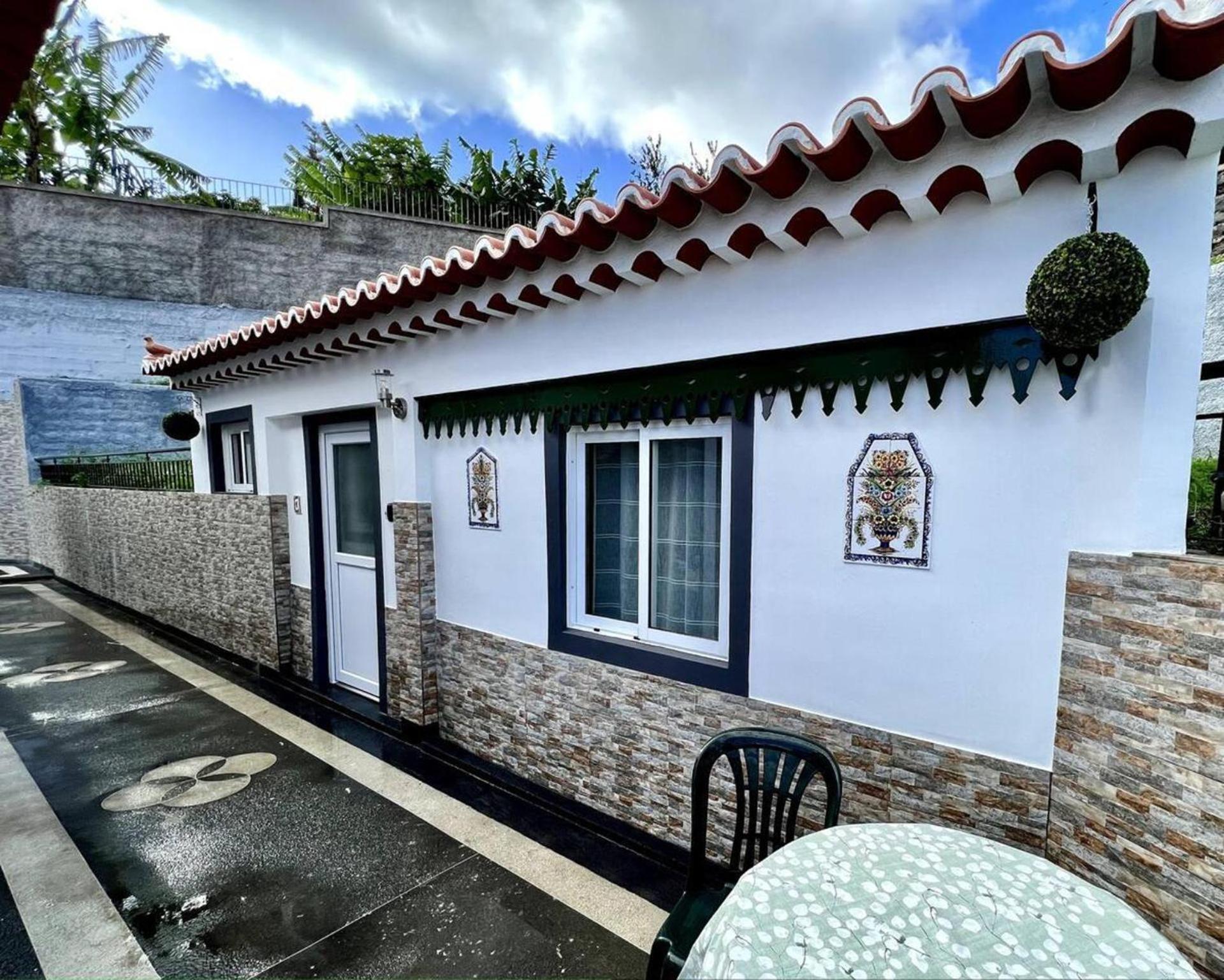 Modern Minimalist Studio With Essential Comfort Funchal  Extérieur photo