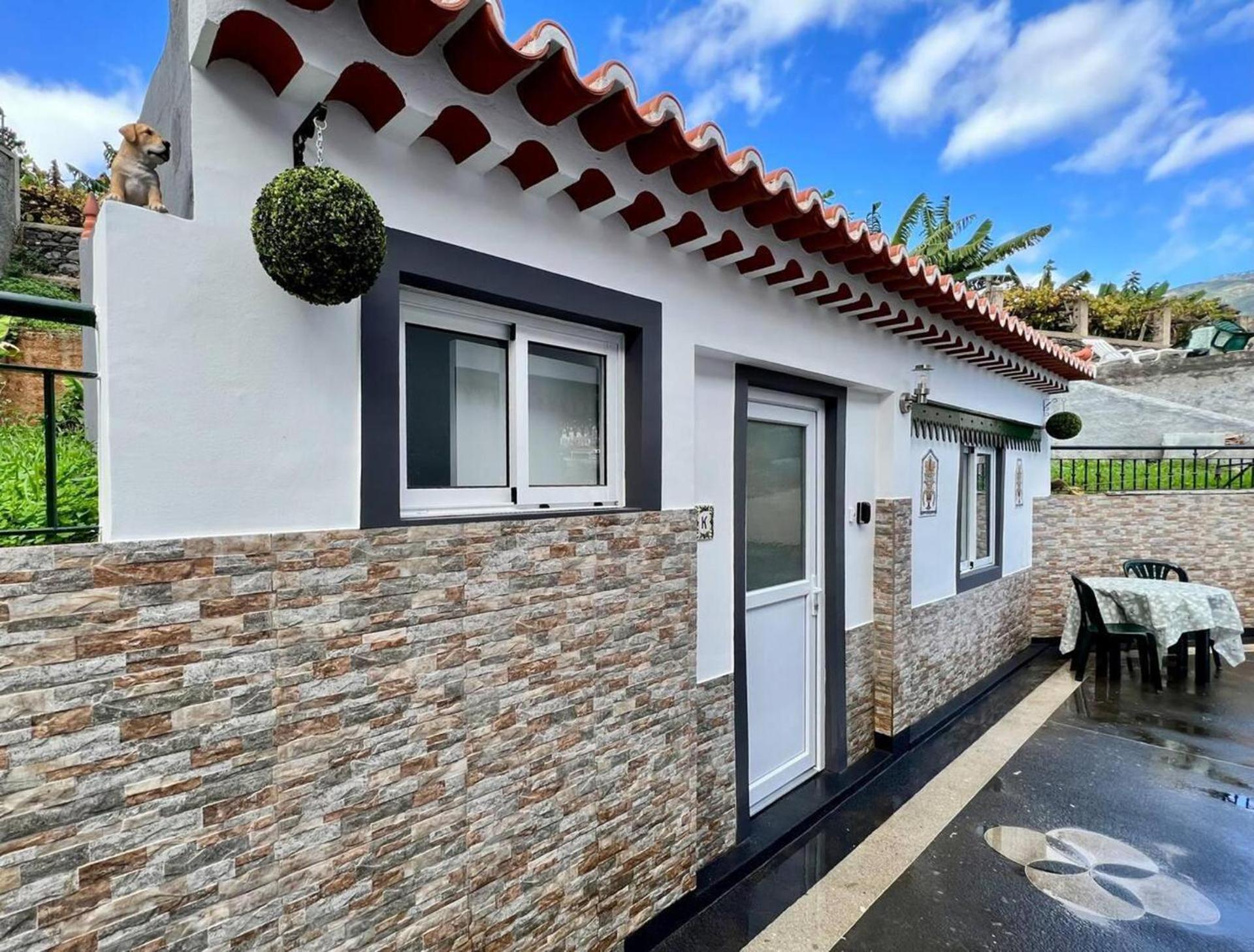 Modern Minimalist Studio With Essential Comfort Funchal  Extérieur photo